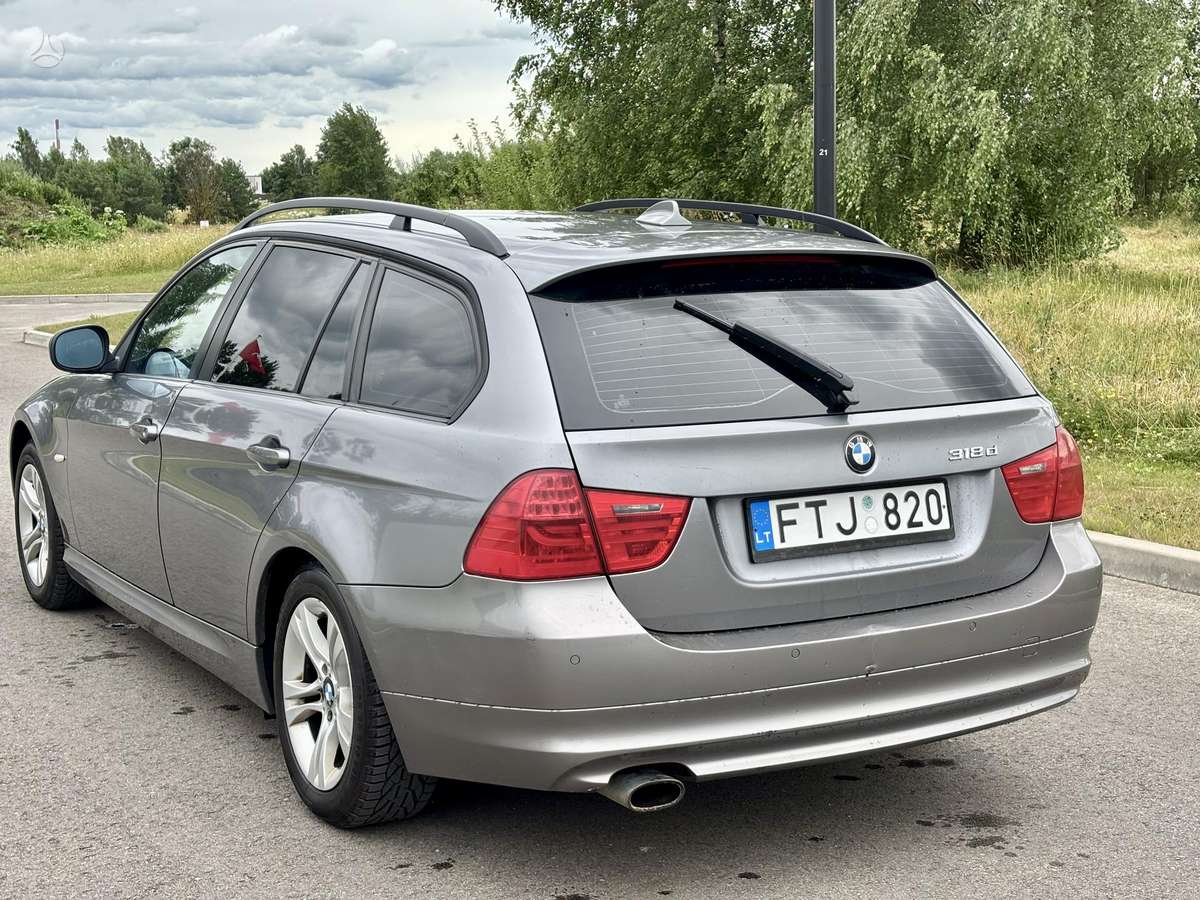 BMW 320 2008 — interior