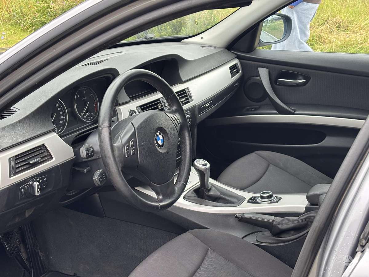 BMW 320 2008 — photo 9