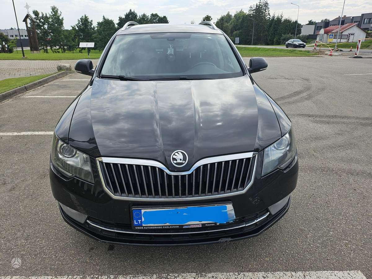 Skoda Superb 2014 — rear view