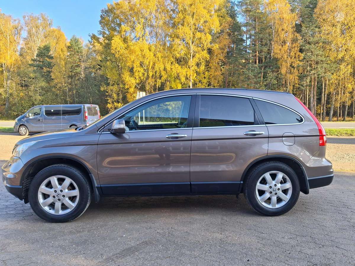 Honda CR-V 2010 — салон