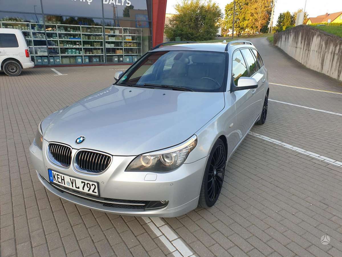 BMW 525 2010 — двигун 2993 cm³, 197 HP (145kW)