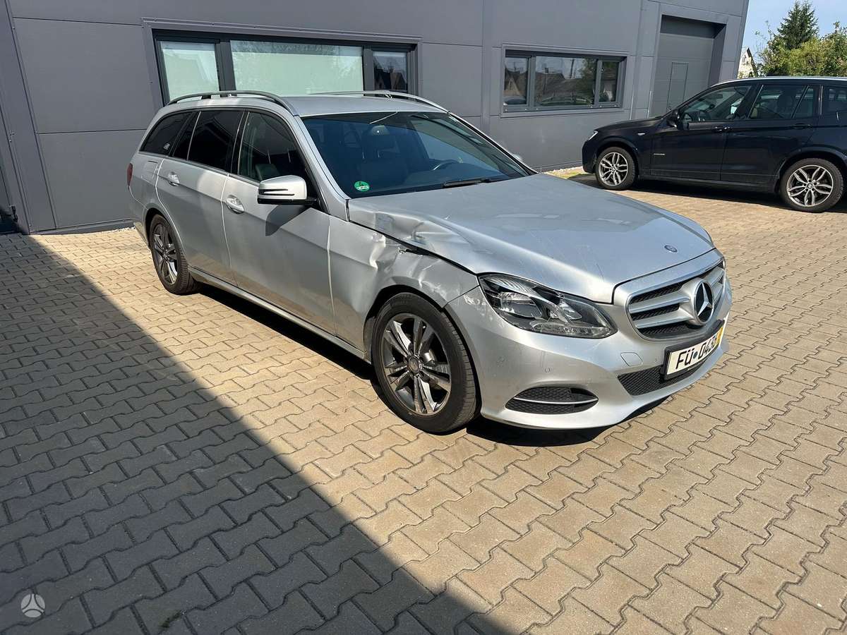Mercedes-Benz E220 2015 — салон