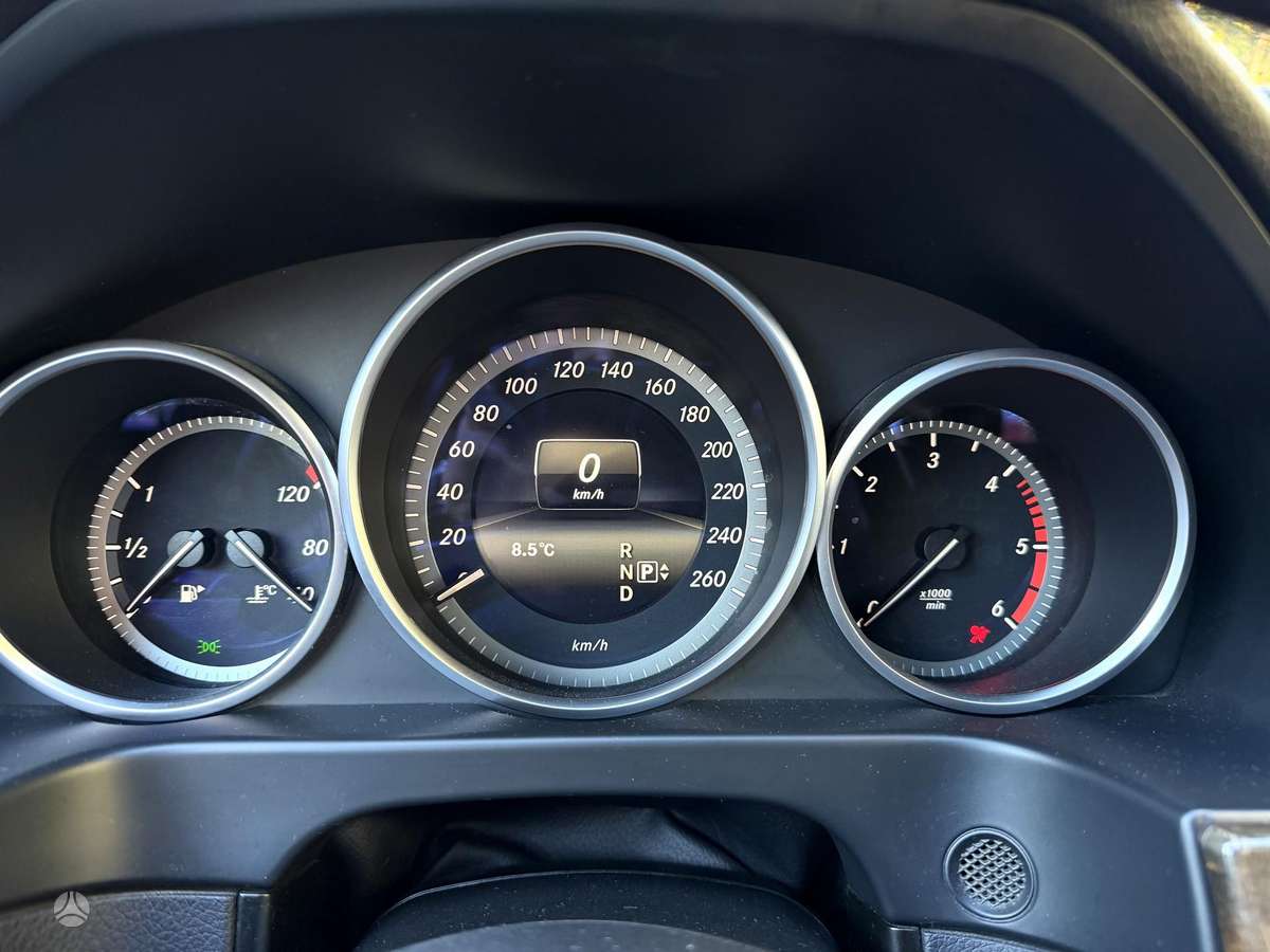 Mercedes-Benz E200 2014 — photo 10
