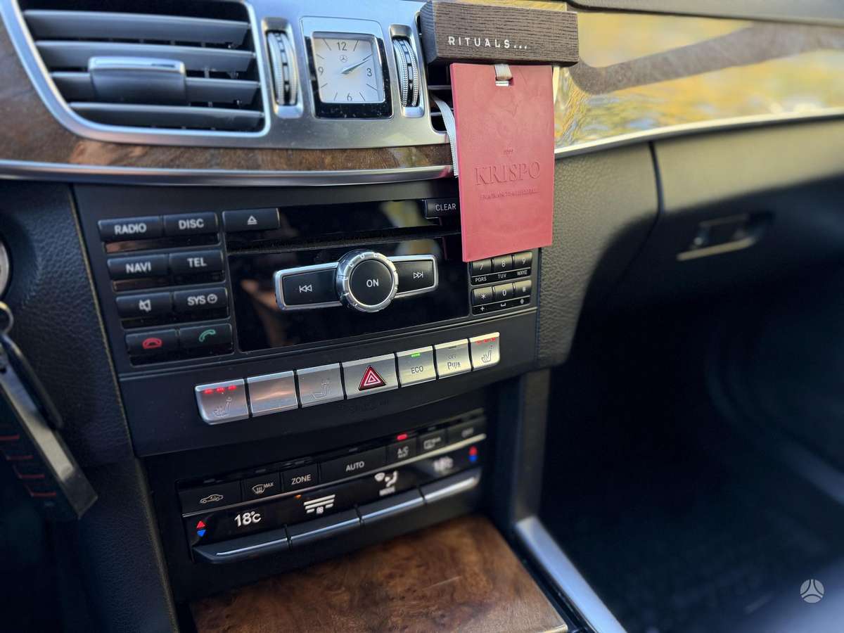 Mercedes-Benz E200 2014 — photo 11