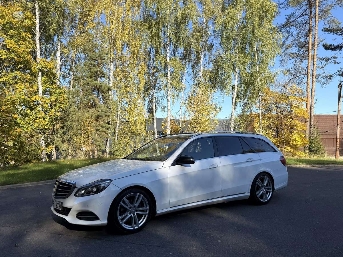 Mercedes-Benz E200 2014 — rear view