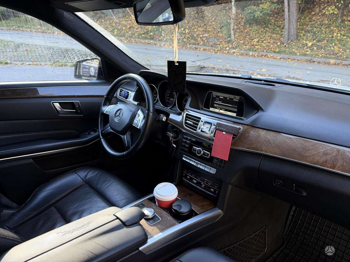 Mercedes-Benz E200 2014 — photo 9