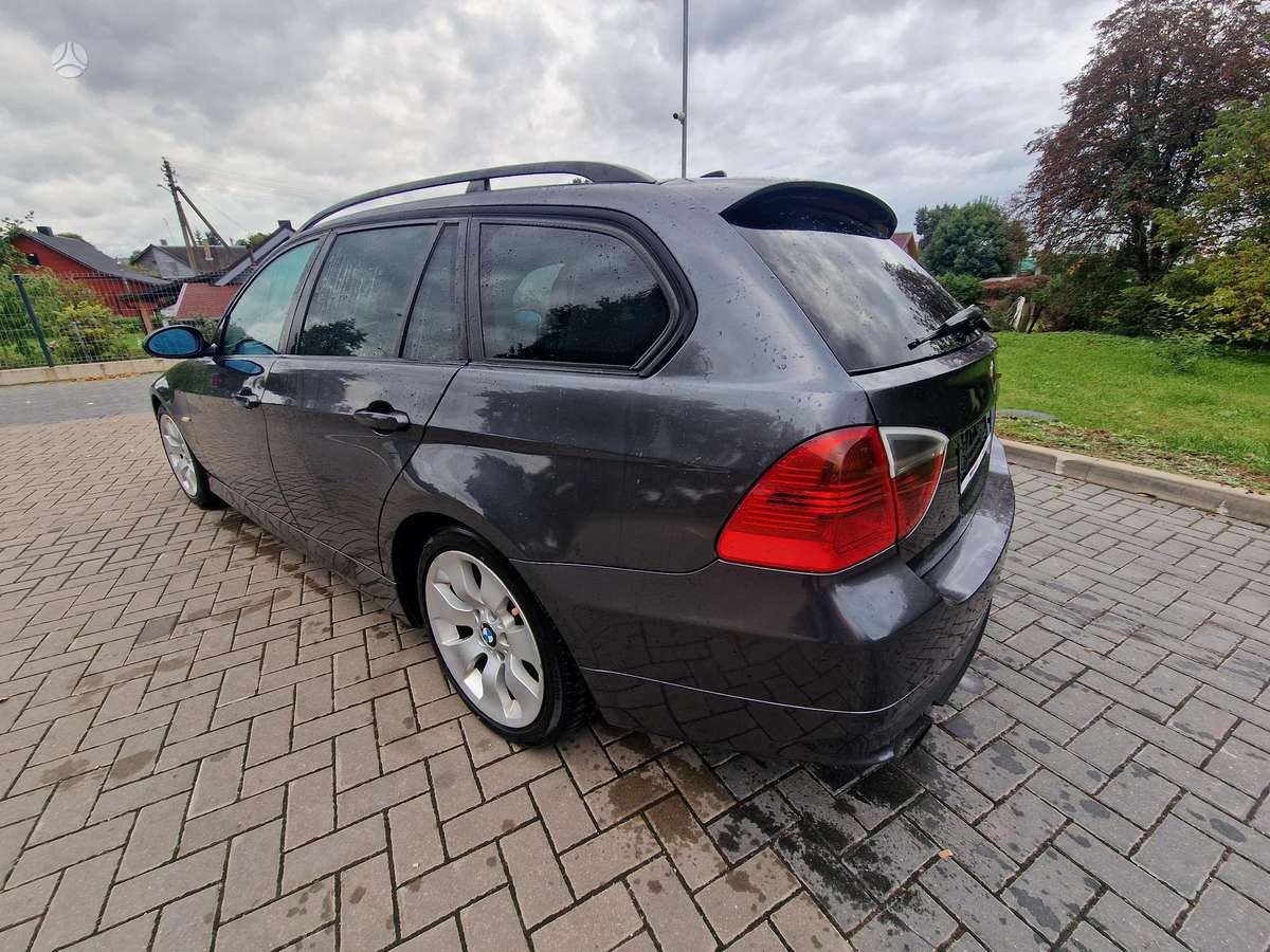BMW 320 2008 — interior