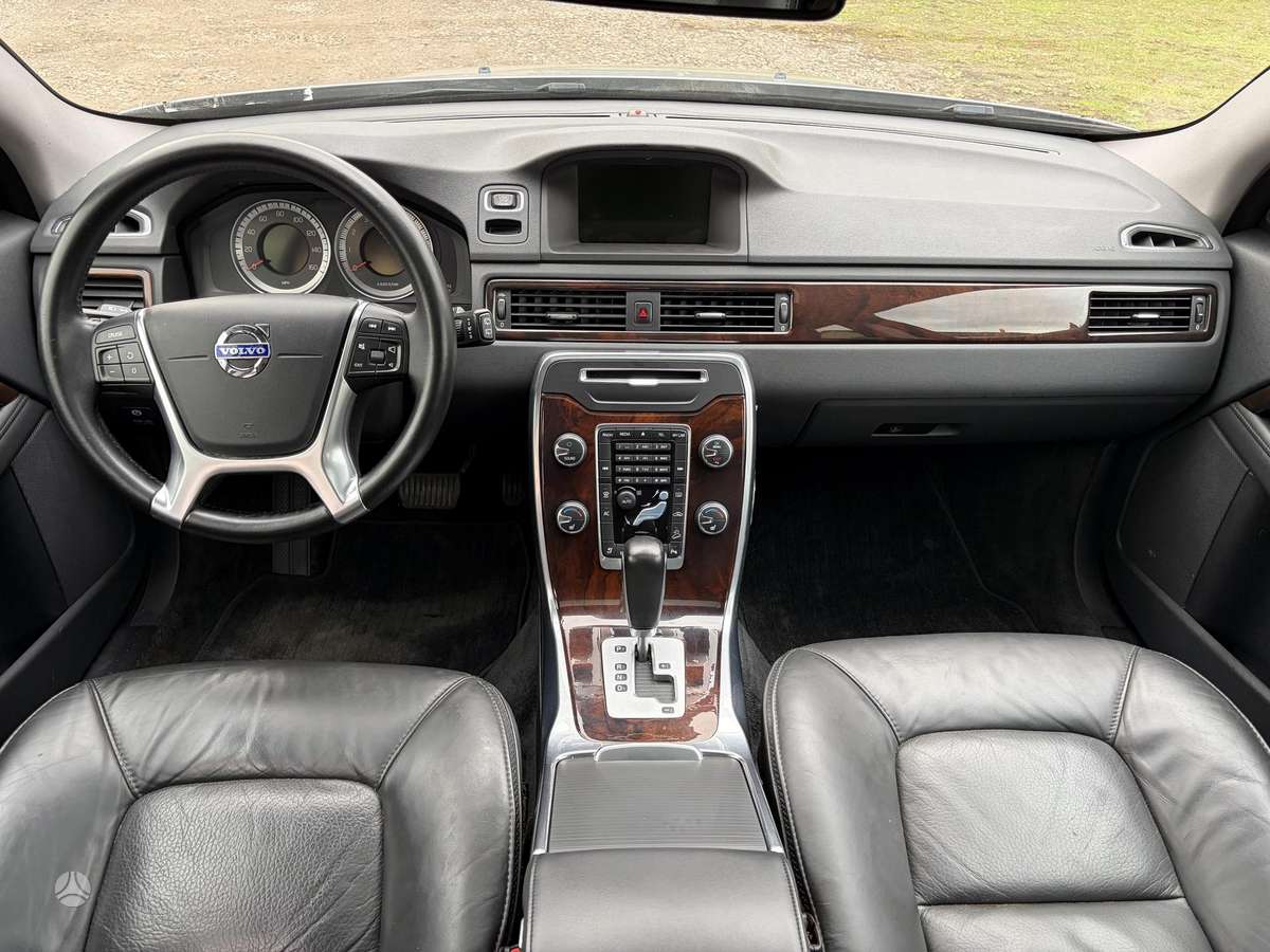 Volvo XC70 2012 — photo 10