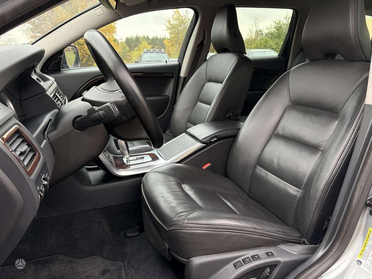 Volvo XC70 2012 — photo 11