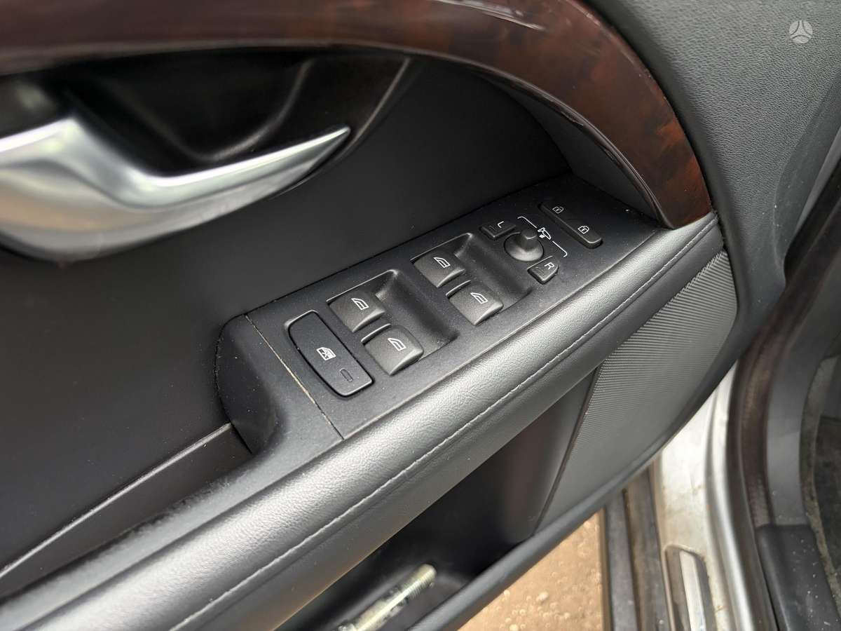 Volvo XC70 2012 — photo 13