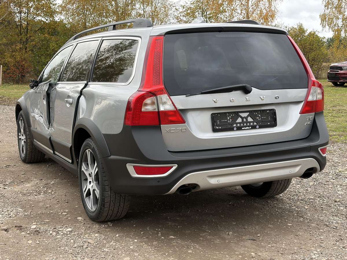Volvo XC70 2012 — photo 7