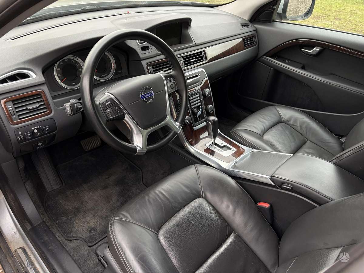 Volvo XC70 2012 — photo 9