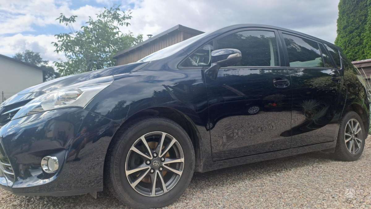Toyota Verso 2014 — салон
