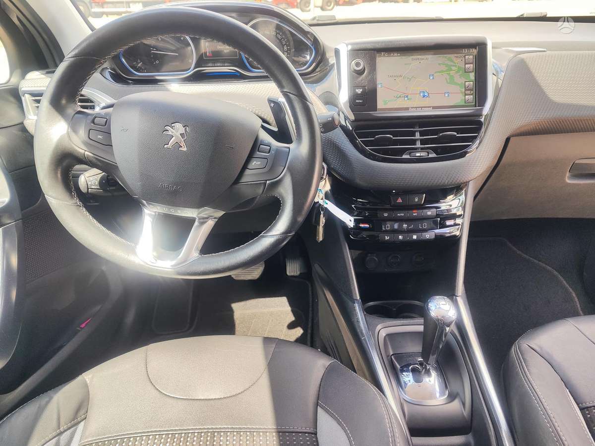 Peugeot 2008 2014 — photo 12