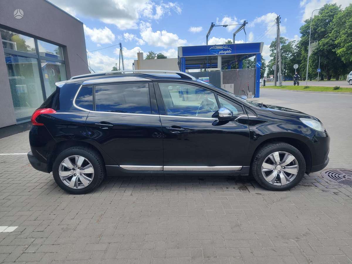 Peugeot 2008 2014 — interior