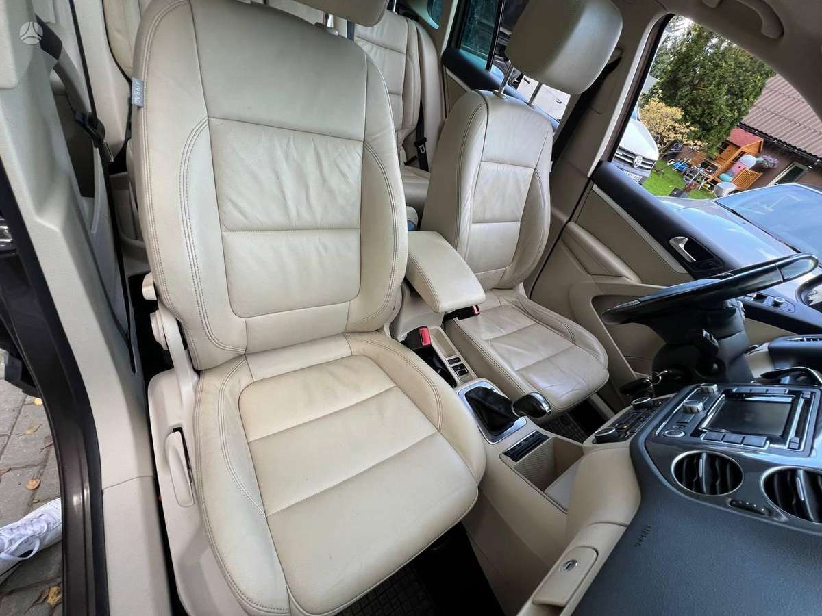 Volkswagen Tiguan 2011 — photo 11