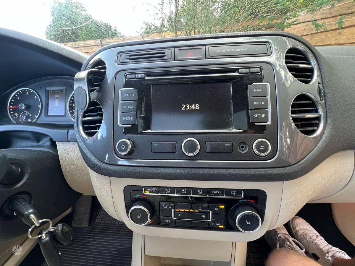 Volkswagen Tiguan 2011 — photo 13