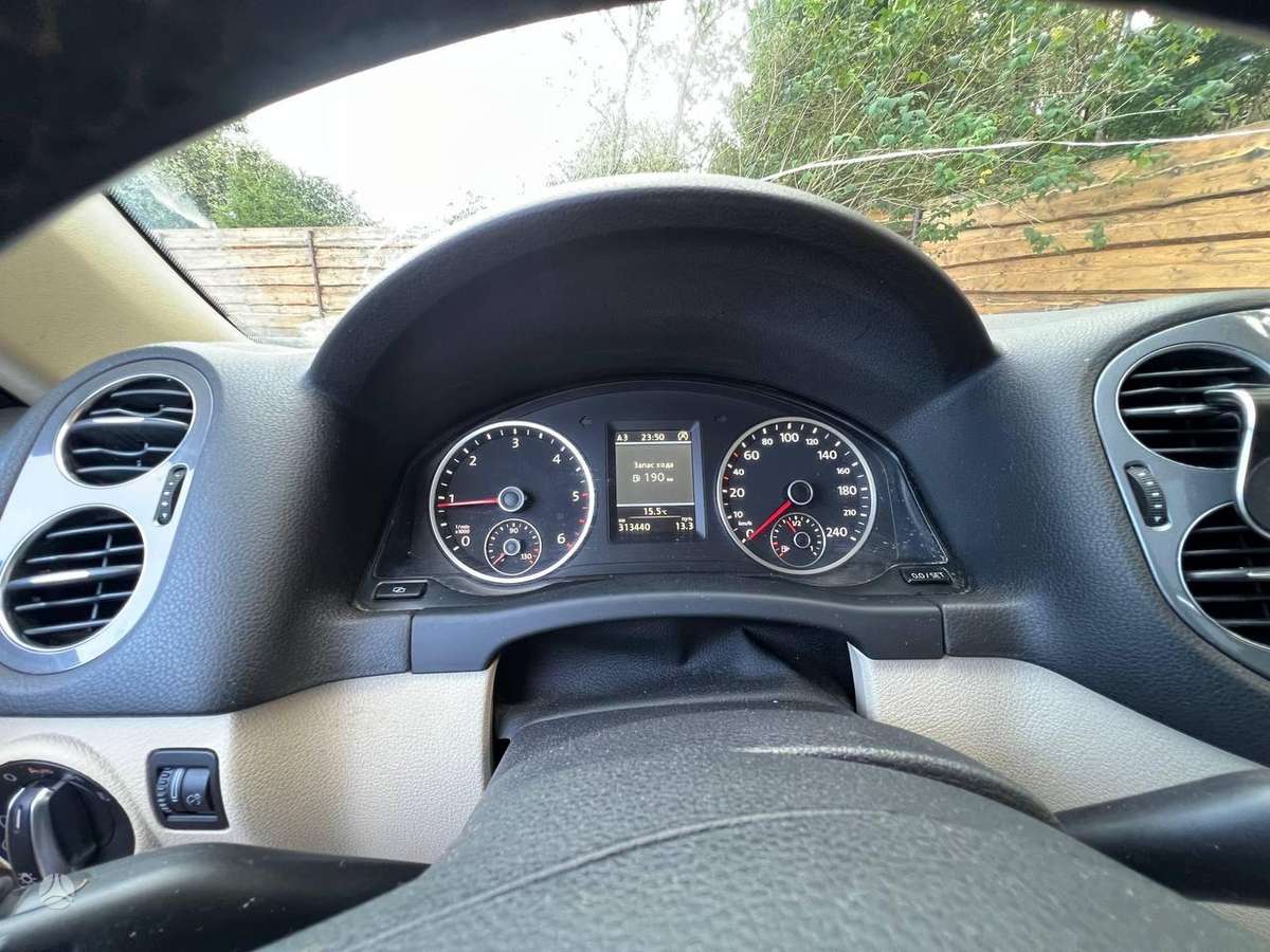 Volkswagen Tiguan 2011 — photo 18