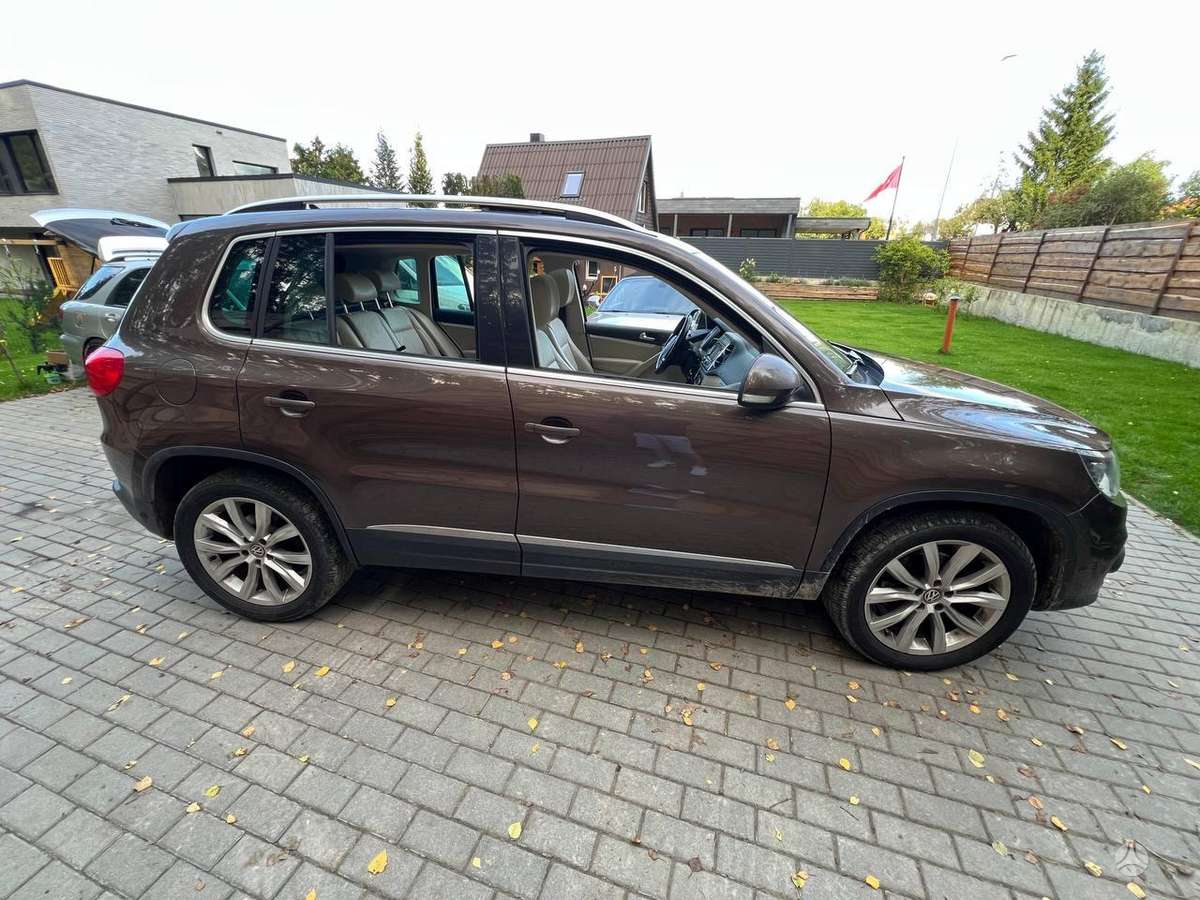 Volkswagen Tiguan 2011 — interior