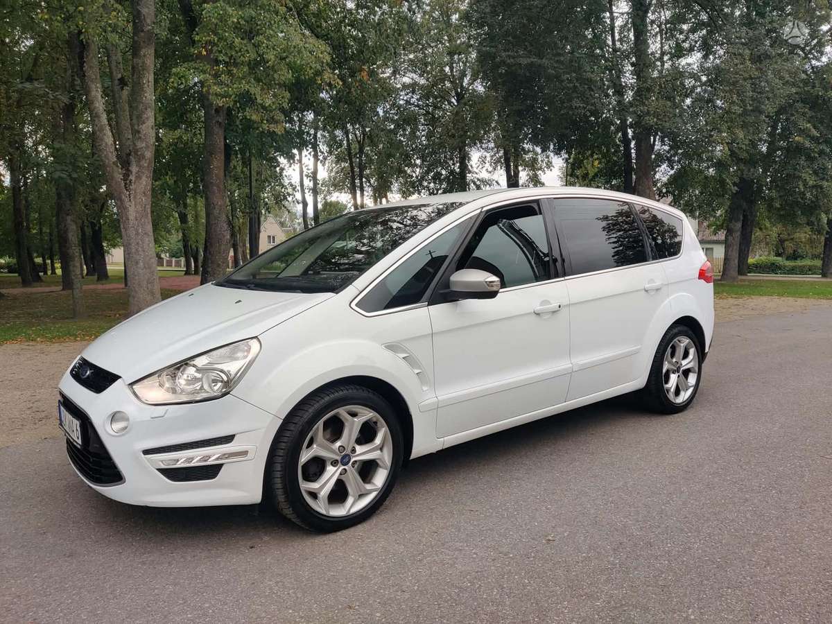 Ford S-MAX 2013 — вигляд ззаду