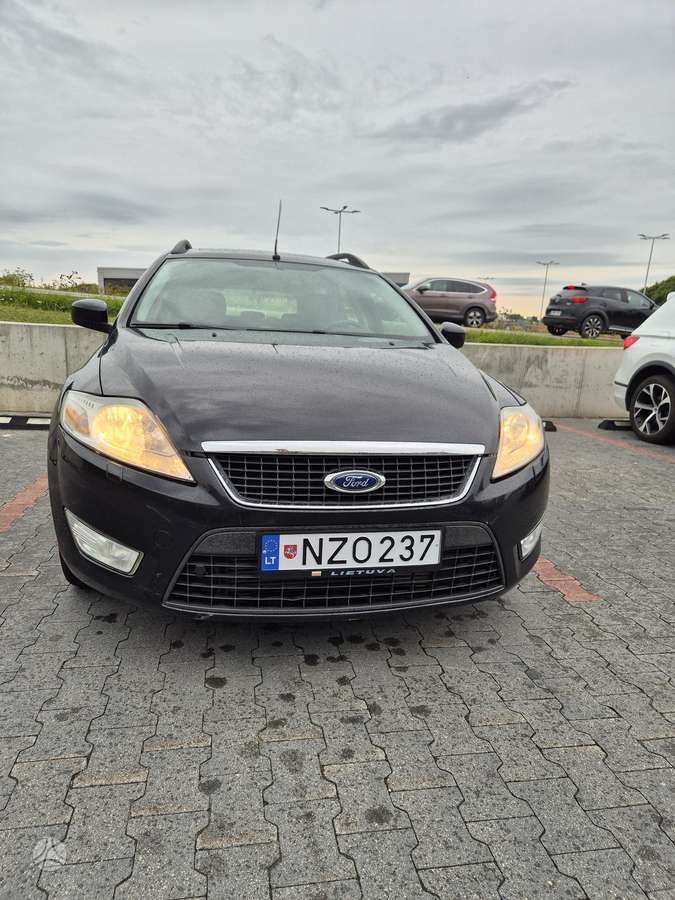 Ford Mondeo 2010 — rear view