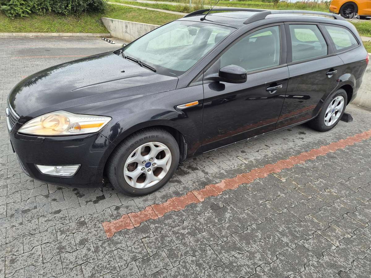 Ford Mondeo 2010 — interior
