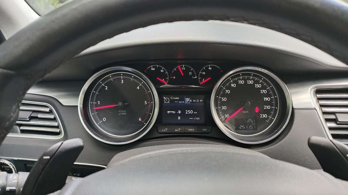 Peugeot 508 2011 — photo 16