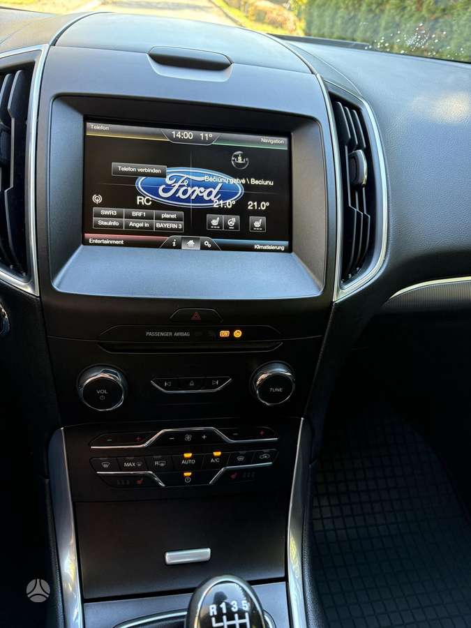 Ford S-MAX 2015 — photo 10