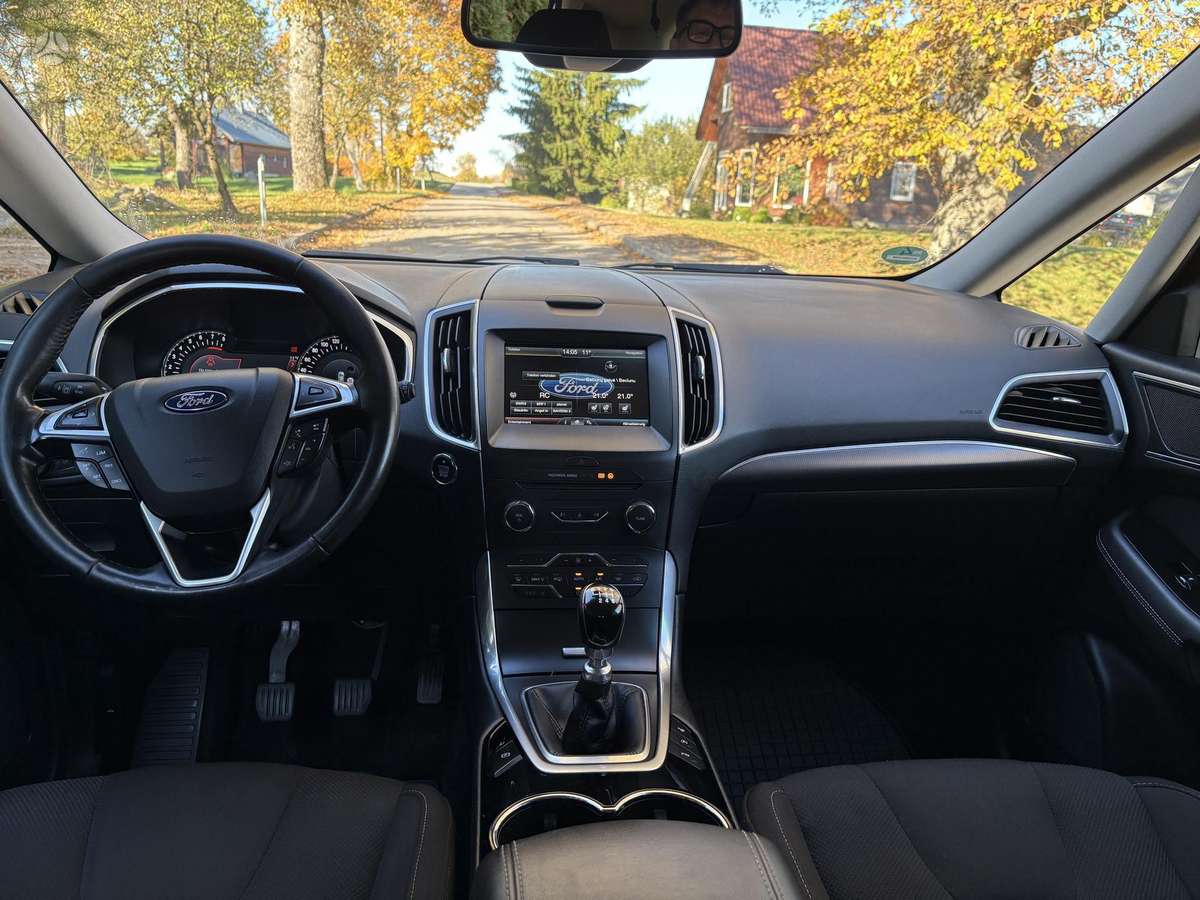 Ford S-MAX 2015 — photo 11