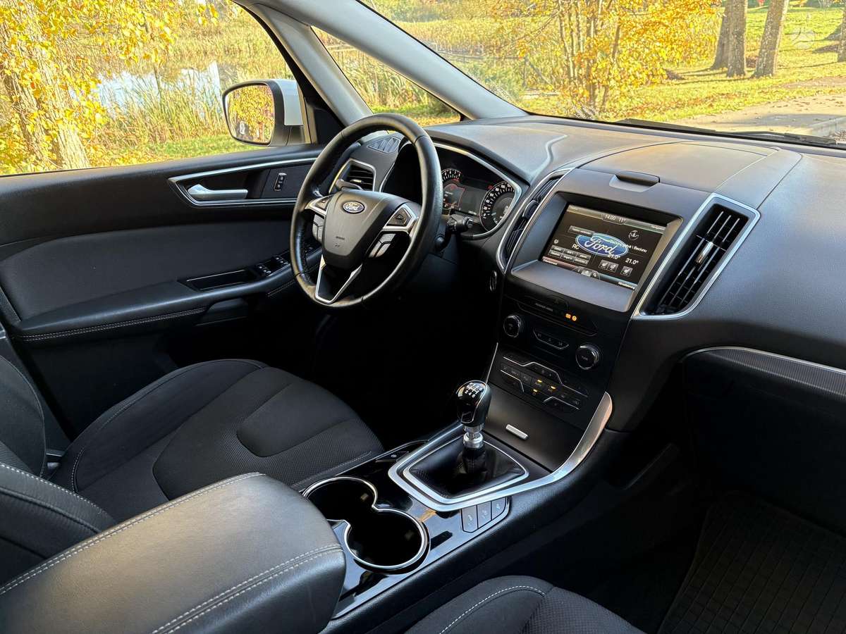 Ford S-MAX 2015 — photo 15