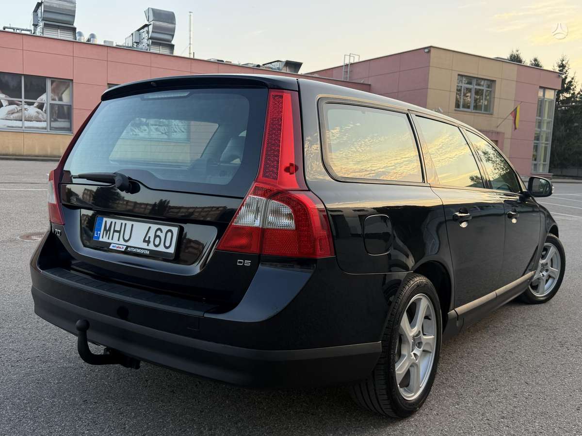 Volvo V70 2007 — interior