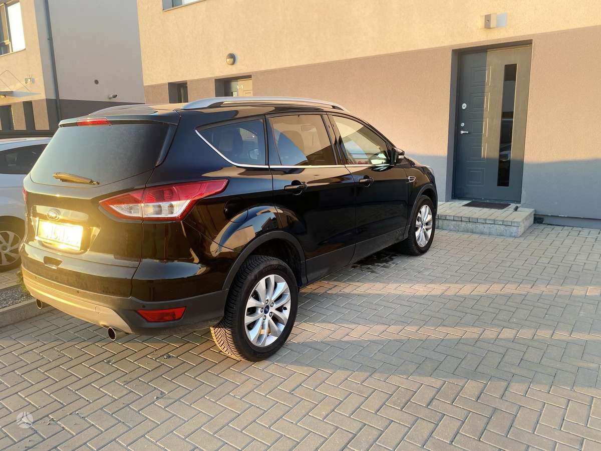 Ford Kuga 2013 — вигляд ззаду
