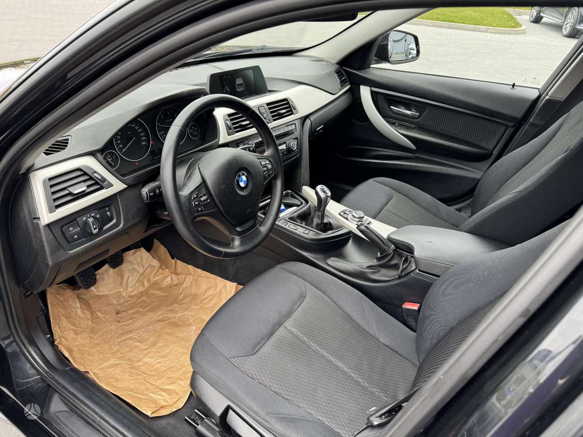 BMW 318 2015 — photo 14