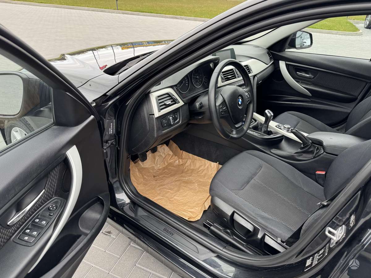 BMW 318 2015 — photo 16