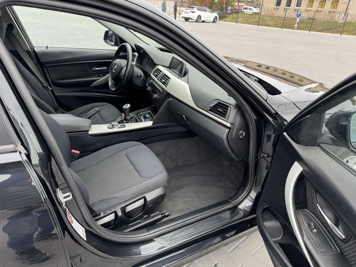 BMW 318 2015 — photo 21