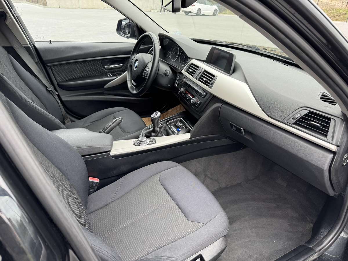 BMW 318 2015 — photo 22