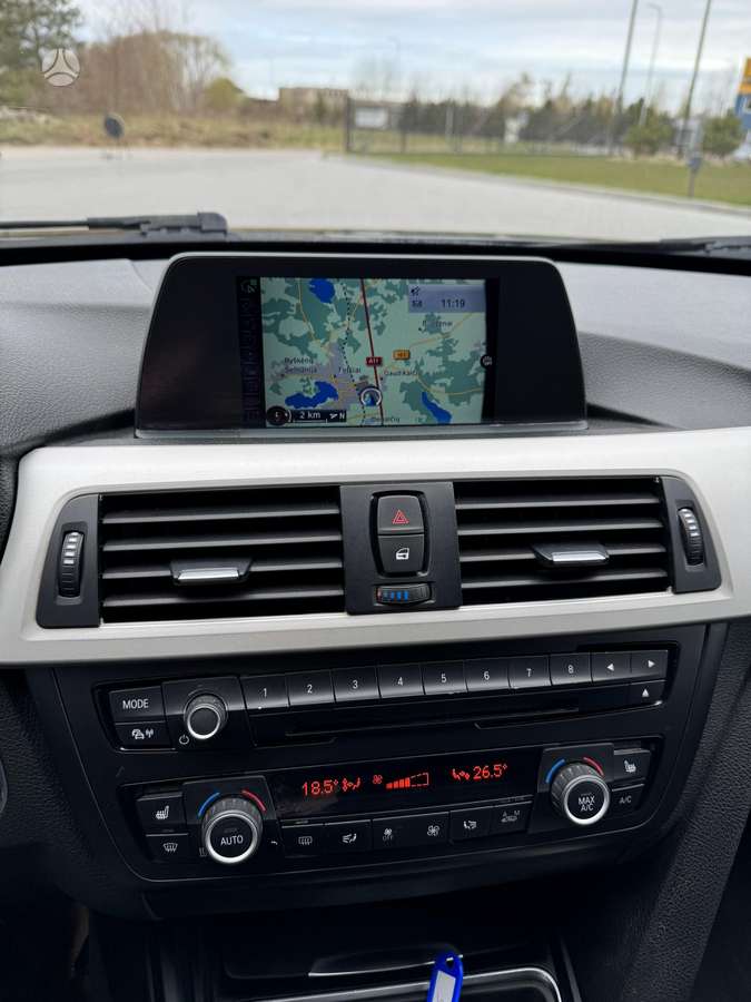 BMW 318 2015 — photo 25
