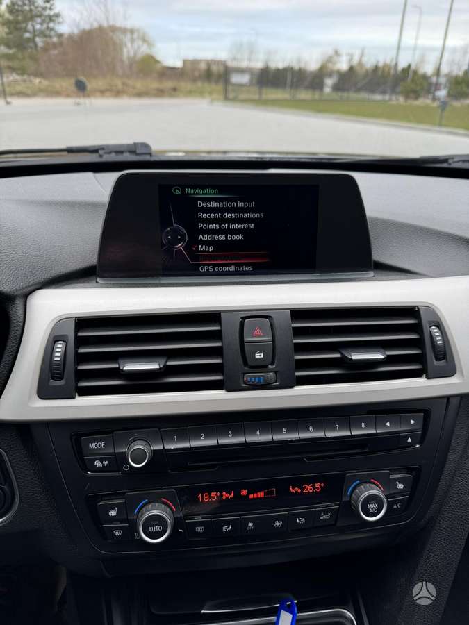 BMW 318 2015 — photo 26