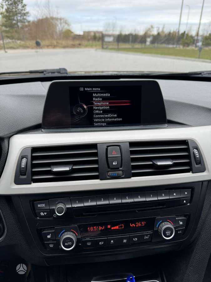BMW 318 2015 — photo 28