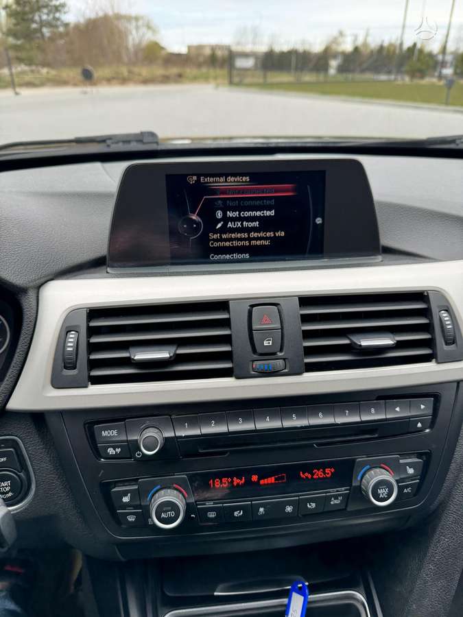 BMW 318 2015 — photo 30