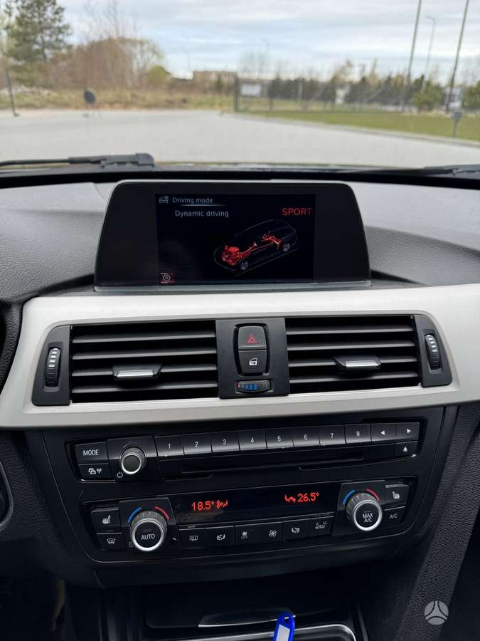 BMW 318 2015 — photo 31