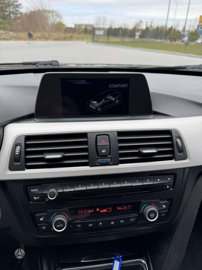 BMW 318 2015 — photo 32