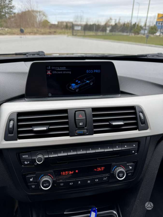 BMW 318 2015 — photo 33