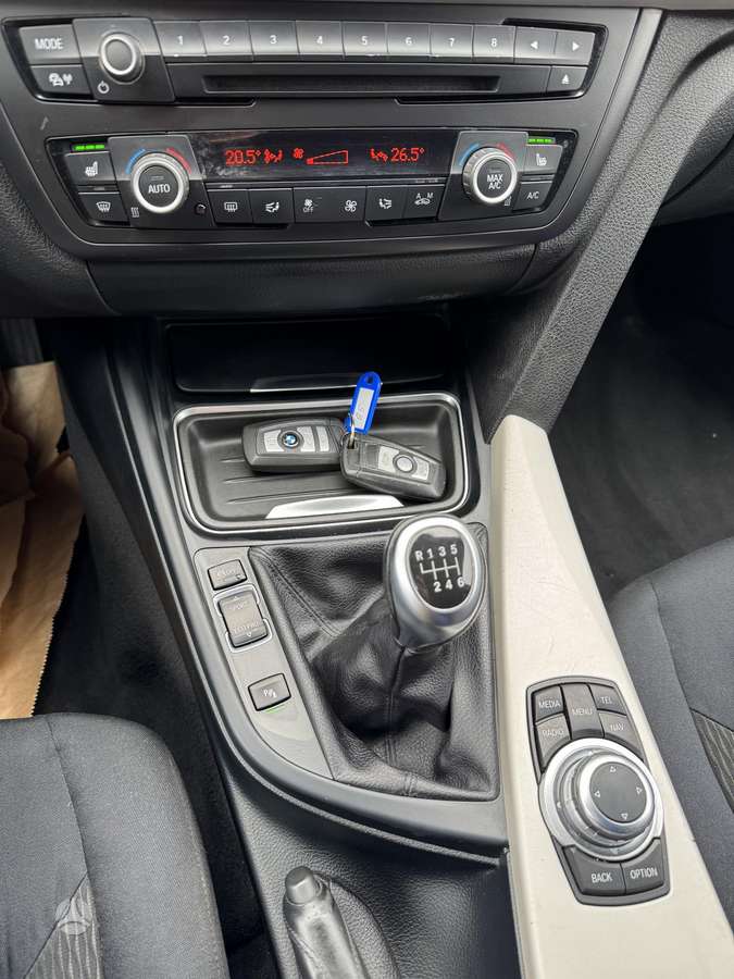 BMW 318 2015 — photo 39