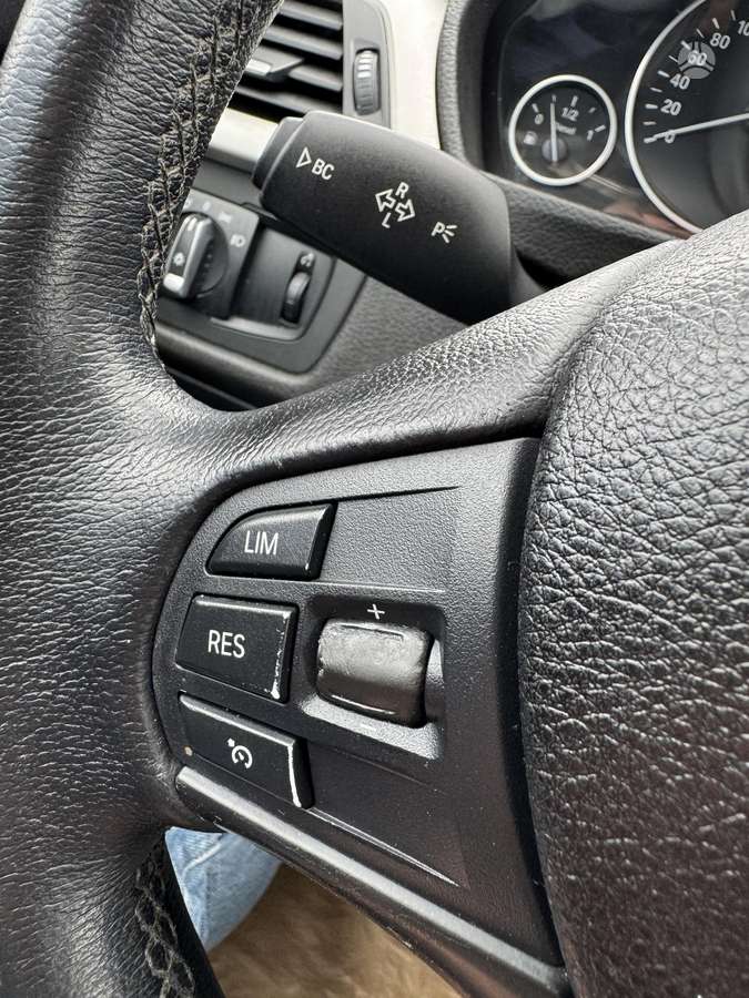 BMW 318 2015 — photo 40