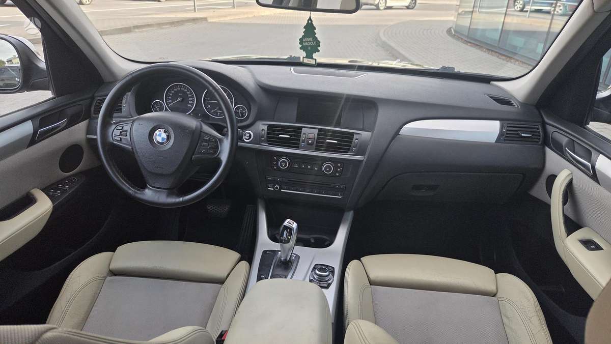 BMW X3 2011 — photo 8