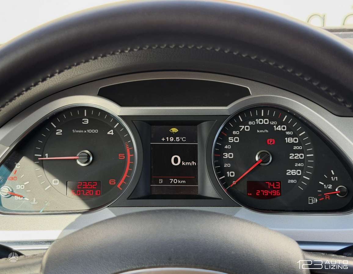 Audi A6 2011 — photo 18