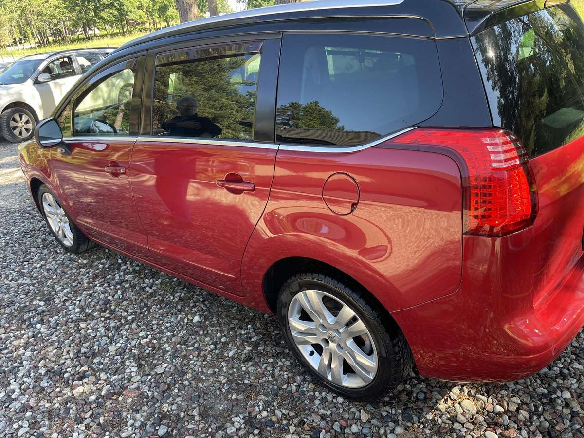 Peugeot 5008 2010 — rear view