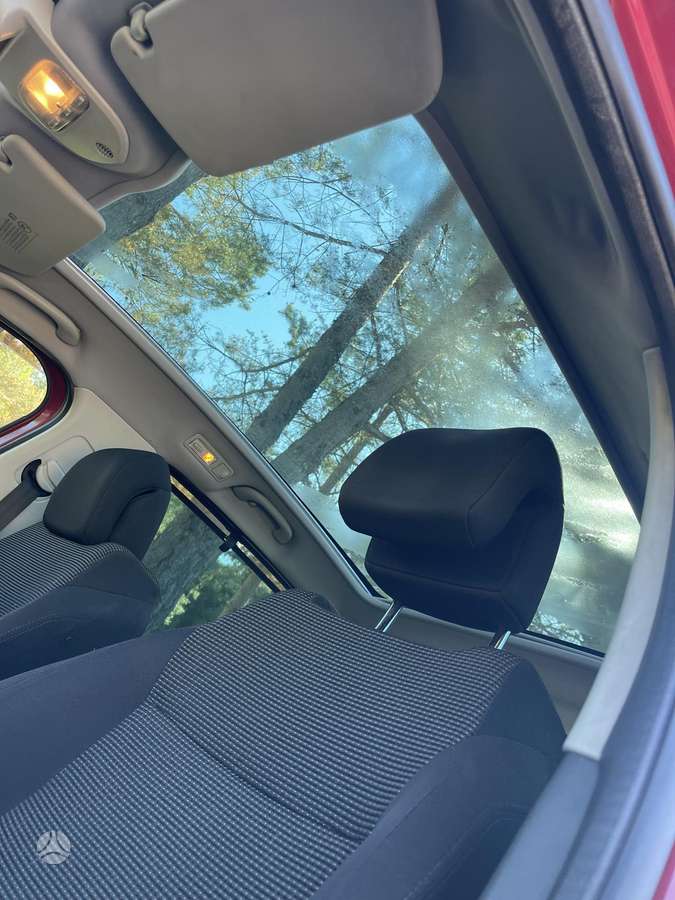Peugeot 5008 2010 — photo 6