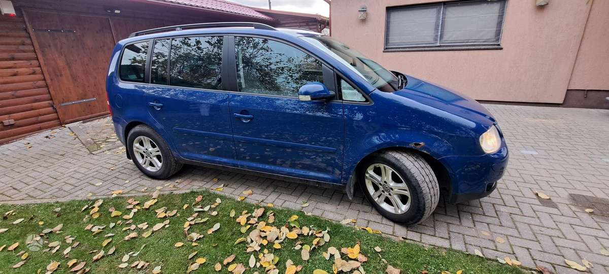 Volkswagen Touran 2006 — вигляд ззаду